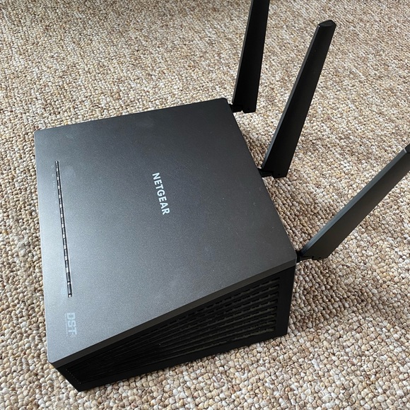 NETGEAR Nighthawk DST - AC1900 DST Router (Model R7300DST) & DST Adapter - Picture 3 of 10